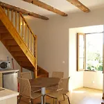 Domaine De Pradines Holiday home Lanuejols (Gard)