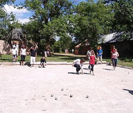 בית נופש Domaine De Pradines *