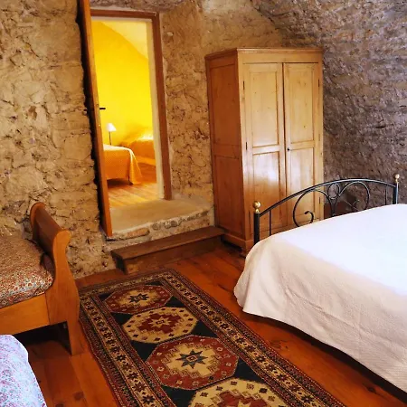 Domaine De Pradines Hébergement de vacances *