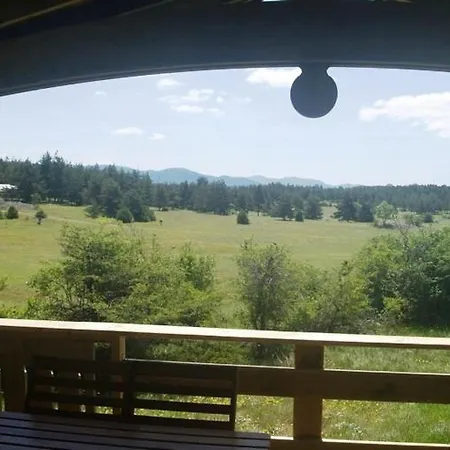 Domaine De Pradines Casa de Férias *