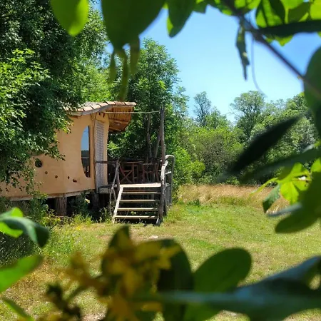 Hébergement de vacances Domaine De Pradines Lanuéjols