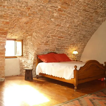 Domaine De Pradines Casa de Férias *