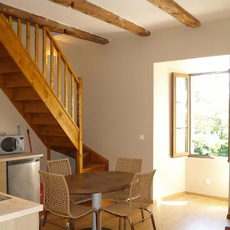 Domaine De Pradines Hébergement de vacances Lanuéjols