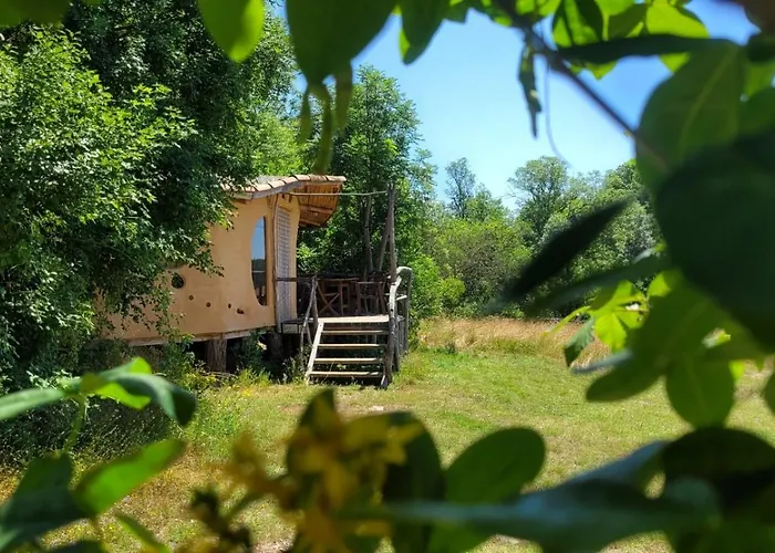 Semesterbostad Domaine De Pradines Lanuéjols